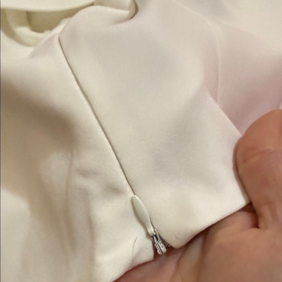 Elegant Cream Blouse with Ruffle Detail - Picture 4 of 4